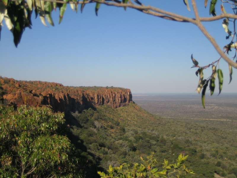 Bergipfel und blauer Himmer